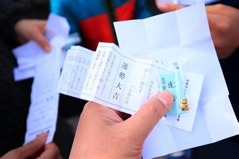 幸運的象徵|好運旺旺來！日本神社抽籤內附金色「緣起物」種類及。